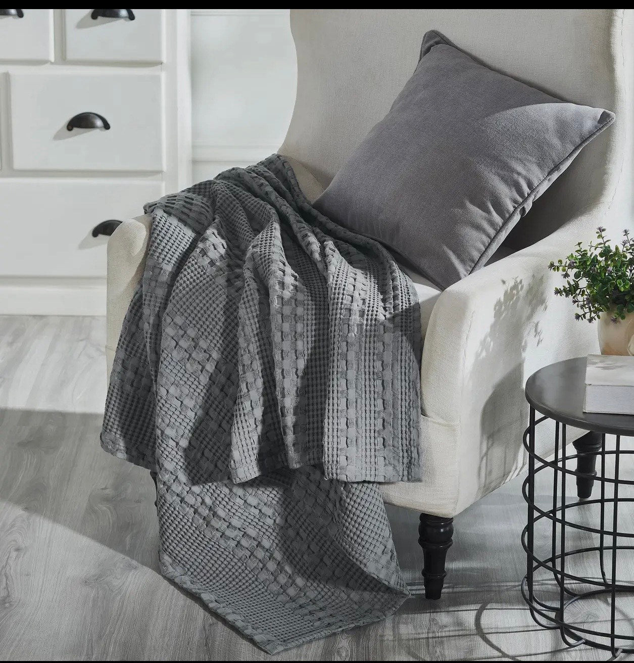 Brands Waffle Weave Dark Gray Throw